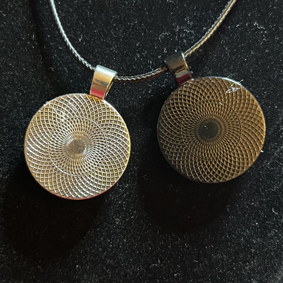 Skull pendant bundle - Picture 4 of 5